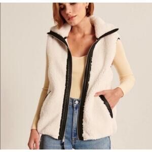 Abercrombie Fuzzy Sherpa Vest - Small